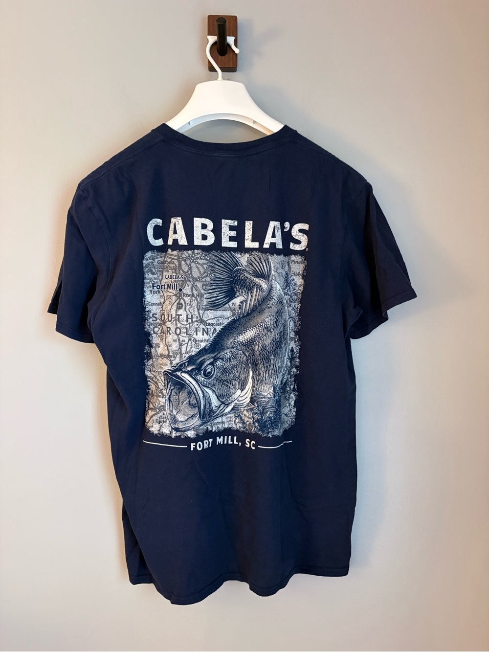 Cabela's Fort Mill SC Bass Fishing Map Graphic T-Shirt Navy Blue Large